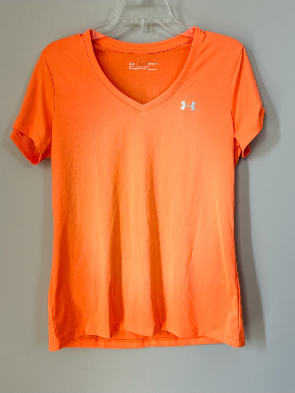 Under Armour HeatGear Women’s Short Sleeve V-Neck Athletic Top – Orange – Medium
